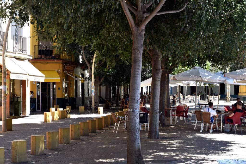 Alameda de Hércules, Gate of Seville center Exterior foto